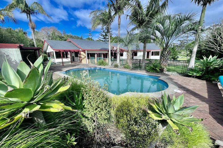 Photo of property in 169 Vaughans Road, Okura, Albany, 0792