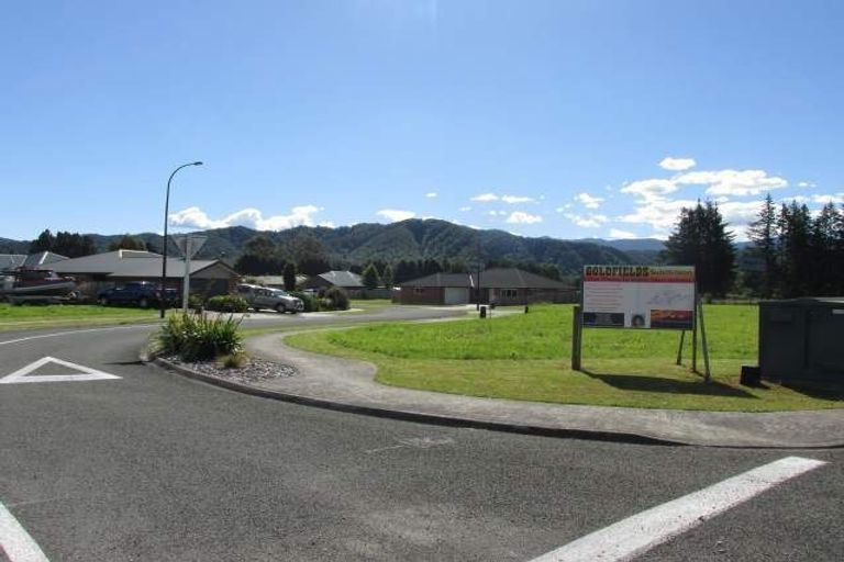 Photo of property in 17 Wicken Place, Reefton, 7830