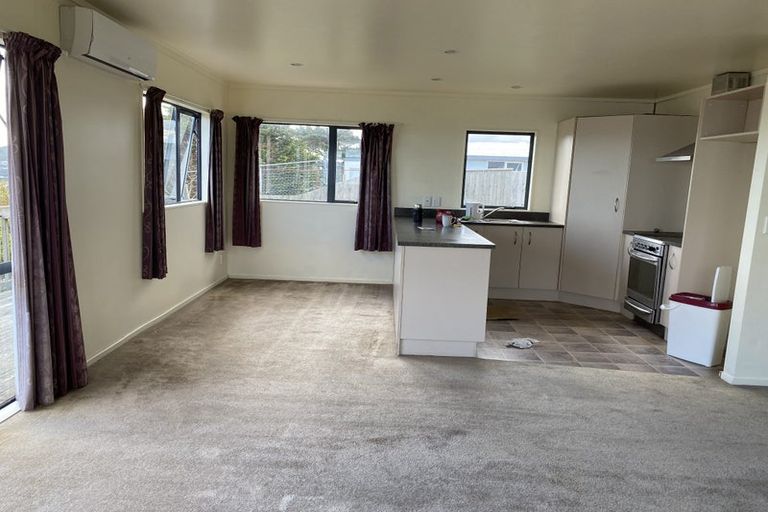 Photo of property in 49 Edgecombe Street, Newlands, Wellington, 6037