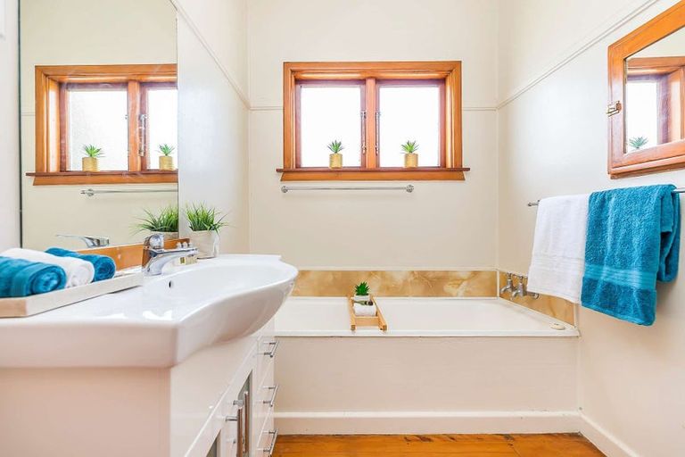 Photo of property in 14 Simla Crescent, Khandallah, Wellington, 6035