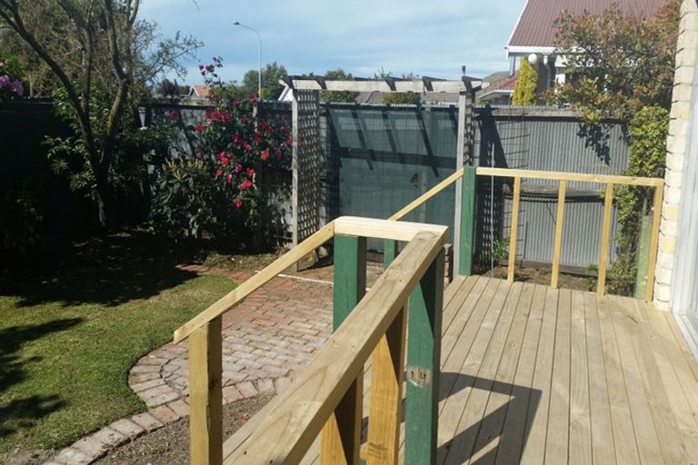 Photo of property in 17 Mckellar Place, Hornby, Christchurch, 8042