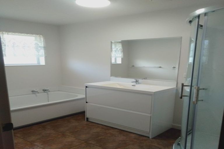 Photo of property in 2/39 Waimairi Road, Upper Riccarton, Christchurch, 8041