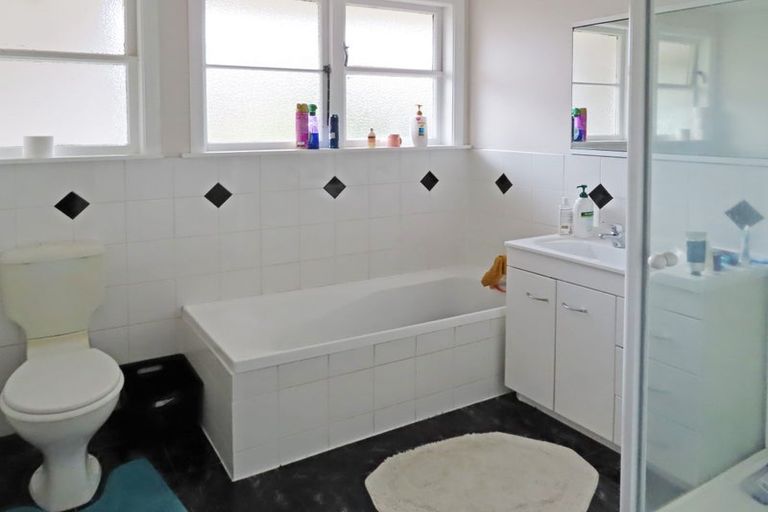 Photo of property in 15 Prouse Grove, Silverstream, Upper Hutt, 5019