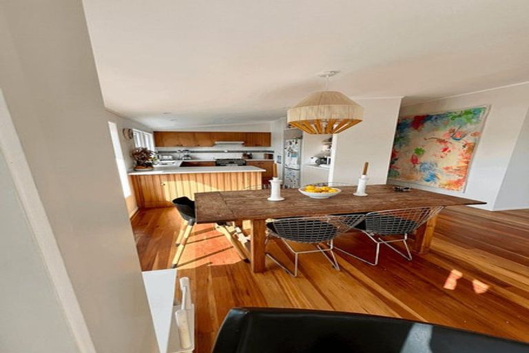 Photo of property in 1/51 East Coast Road, Milford, Auckland, 0620