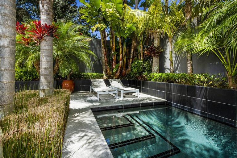 Photo of property in 21 Whitby Crescent, Mairangi Bay, Auckland, 0630