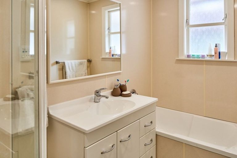 Photo of property in 73 Taylor Terrace, Tawa, Wellington, 5028