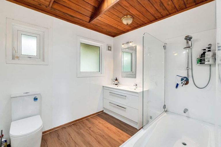 Photo of property in 72 Fitzwater Place, Henderson, Auckland, 0612