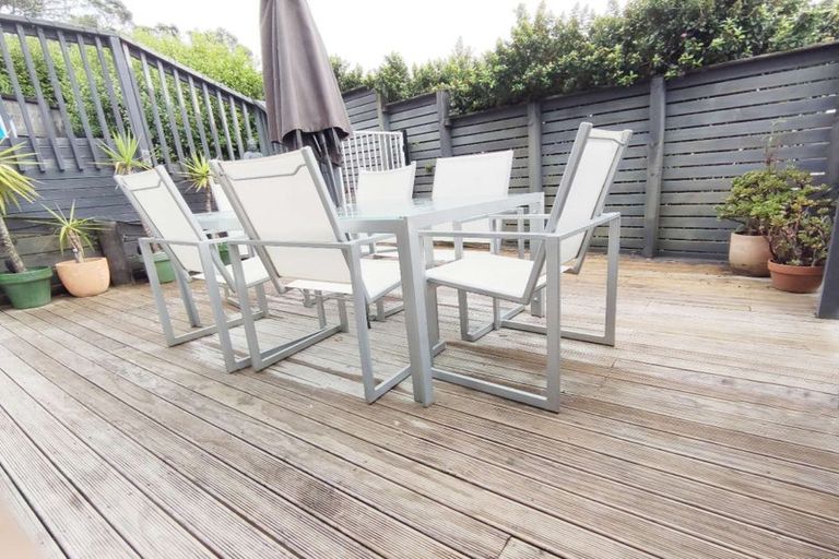 Photo of property in 30a Schnapper Rock Road, Schnapper Rock, Auckland, 0632