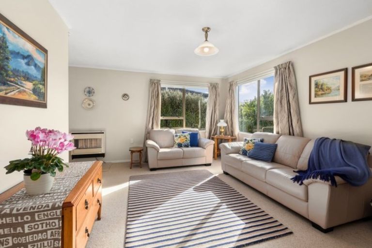 Photo of property in 3 Waipounamu Drive, Kelson, Lower Hutt, 5010