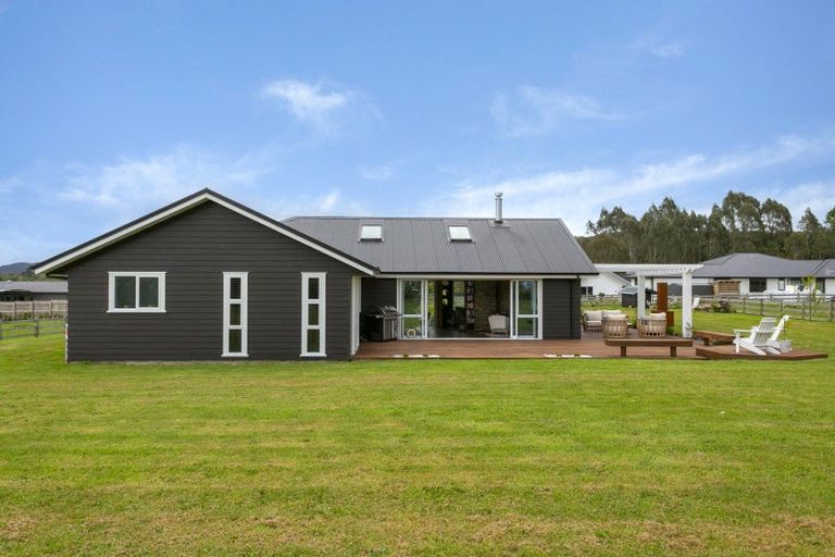 Photo of property in 6 Kahikatea Drive, Kinloch, Taupo, 3377