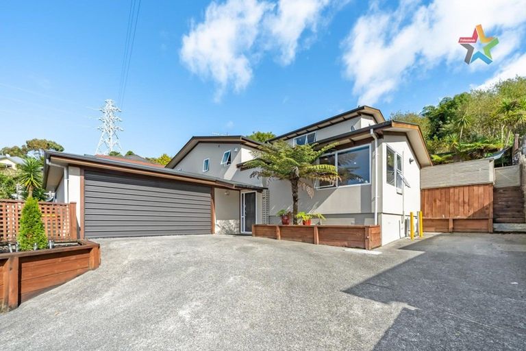 Photo of property in 2/150 Tirohanga Road, Tirohanga, Lower Hutt, 5010