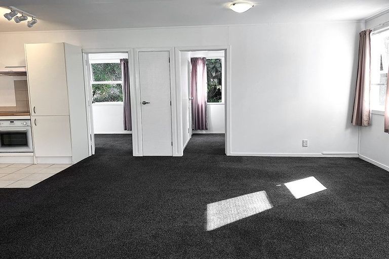 Photo of property in 2/82 Forrest Hill Road, Forrest Hill, Auckland, 0620