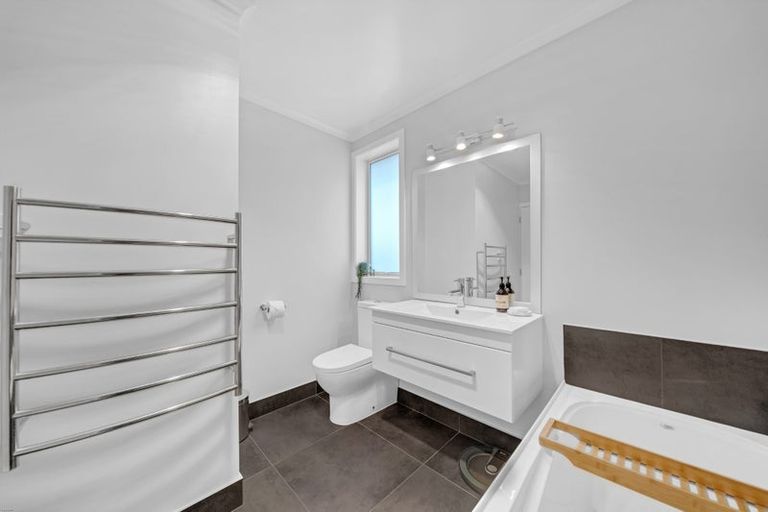 Photo of property in 15 Malbec Place, Huapai, Kumeu, 0810