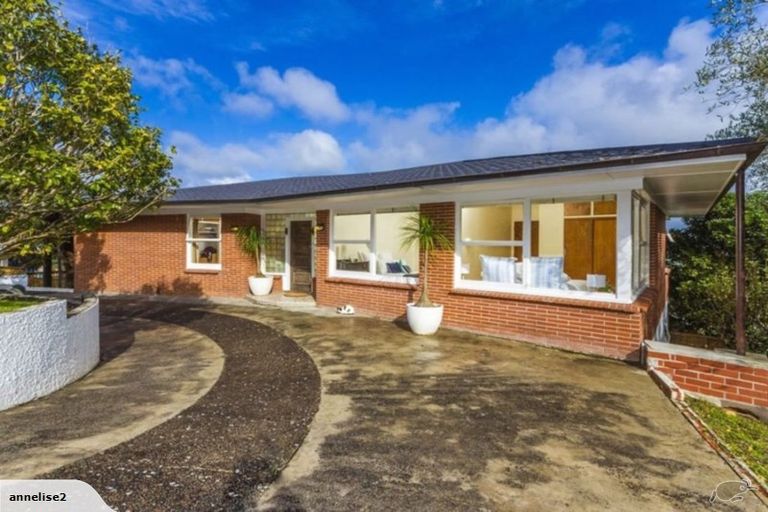 Photo of property in 1/33-35 Teal Crescent, Beach Haven, Auckland, 0626