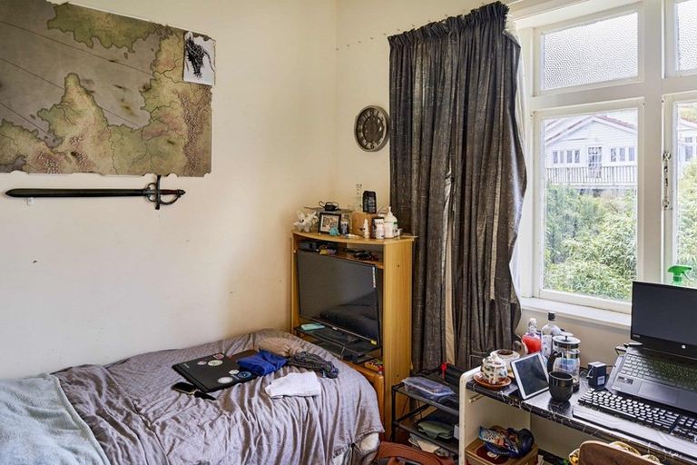 Photo of property in 151 Kelburn Parade, Kelburn, Wellington, 6012