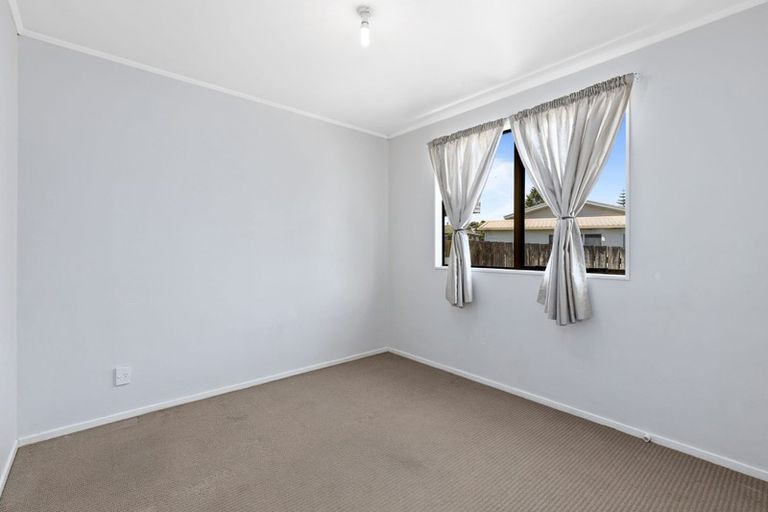 Photo of property in 2/5 Ebenezer Way, Clendon Park, Auckland, 2103