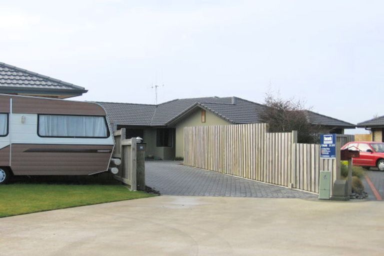 Photo of property in 16 Burgundy Court, Rototuna, Hamilton, 3210