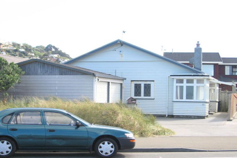 Photo of property in 1/52 Lyall Parade, Lyall Bay, Wellington, 6022