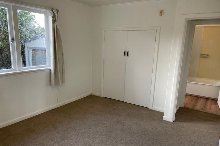Photo of property in 3 Gloria Avenue, Te Atatu Peninsula, Auckland, 0610