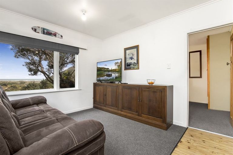 Photo of property in 8 Tasman Road, Te Henga / Bethells Beach, Bethells Beach, 0781