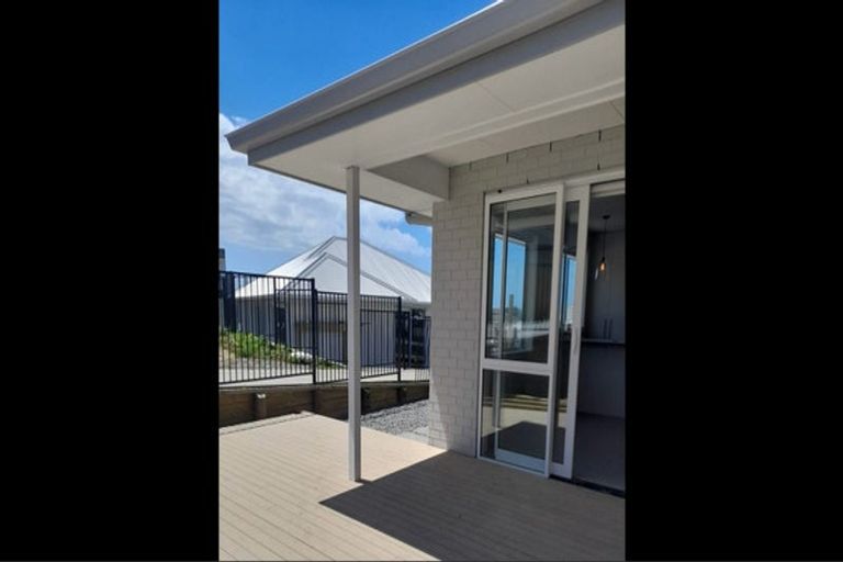 Photo of property in 1 Nottingham Road, Omokoroa, 3114