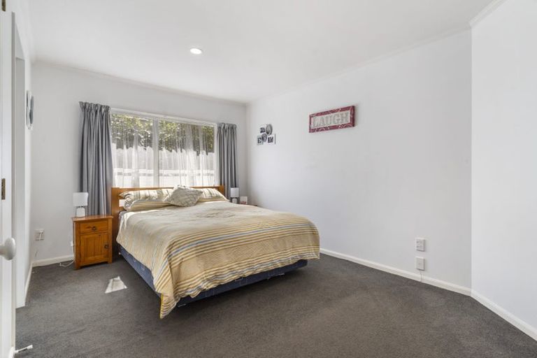 Photo of property in 16a Kokiri Street, Te Atatu South, Auckland, 0610