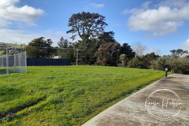 Photo of property in 11 Manaaki Circle, Paparoa, 0571