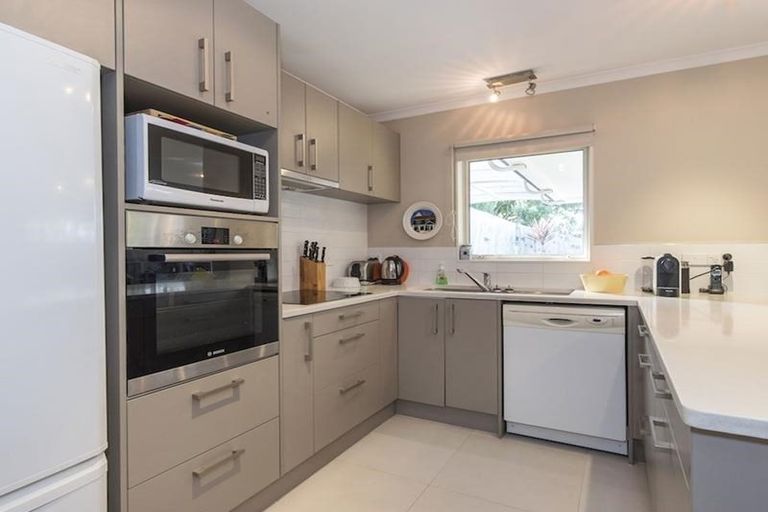 Photo of property in 13a Poto Street, Te Atatu South, Auckland, 0610