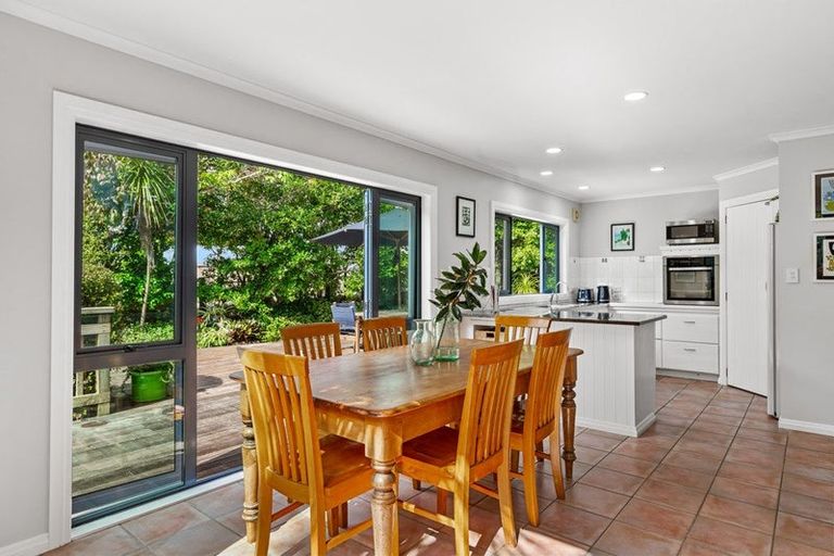 Photo of property in 4a Pounamu Avenue, Greenhithe, Auckland, 0632