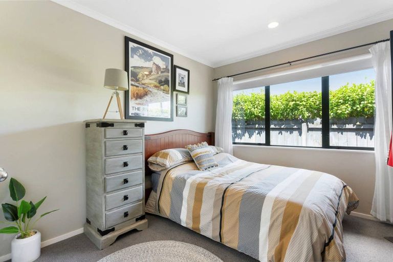 Photo of property in 4 Mullagh Place, East Tamaki Heights, Auckland, 2016