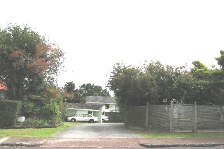 Photo of property in 10 Catalina Crescent, Forrest Hill, Auckland, 0620