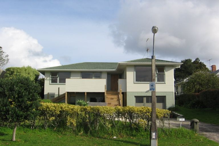 Photo of property in 17 Noall Street, Te Atatu Peninsula, Auckland, 0610