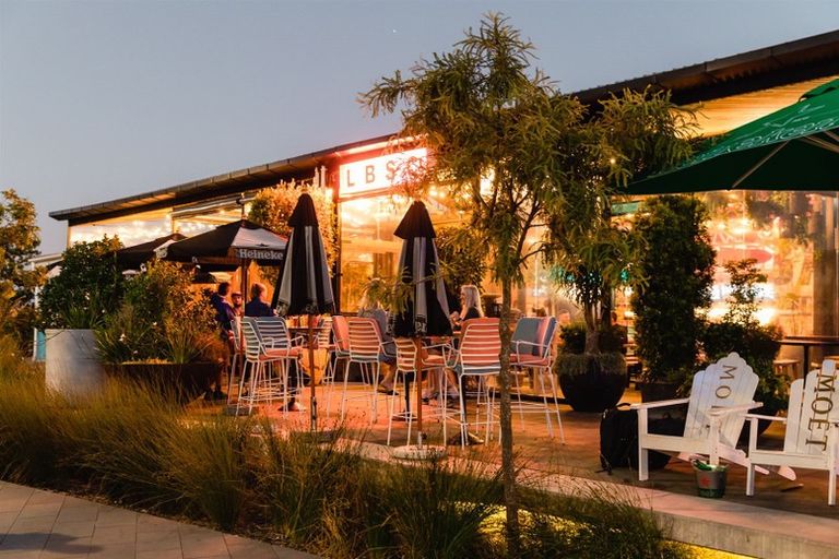 Photo of property in 22 Headsail Drive, Long Bay, Auckland, 0630