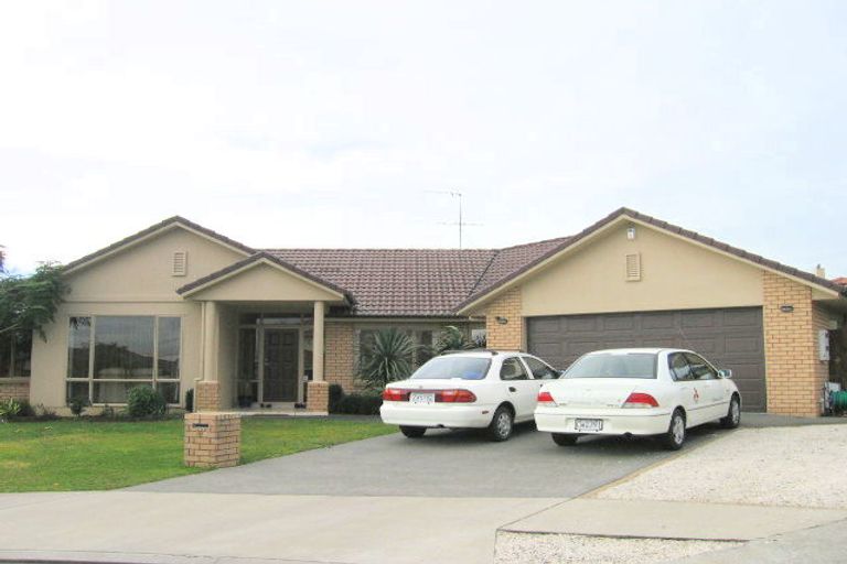 Photo of property in 14 Willowbank Close, East Tamaki Heights, Auckland, 2016