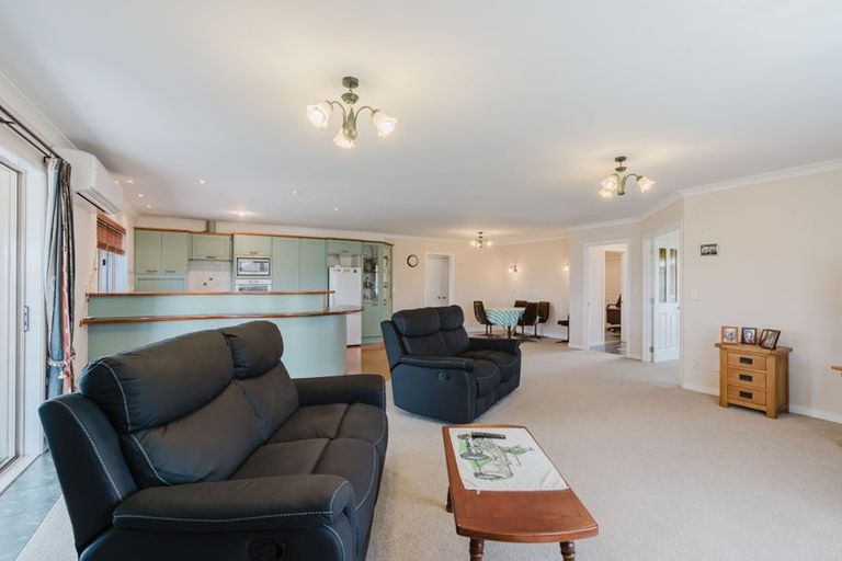 Photo of property in 82 Rototuna Road, Rototuna, Hamilton, 3210