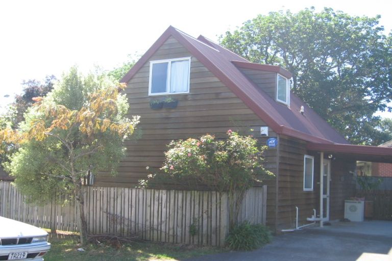 Photo of property in 2 Caspian Close, New Lynn, Auckland, 0600