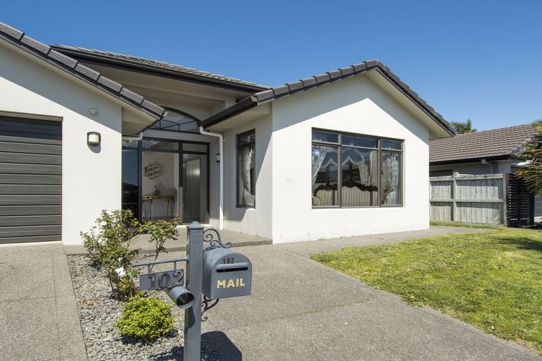 Photo of property in 102 Oriental Parade, Papamoa Beach, Papamoa, 3118