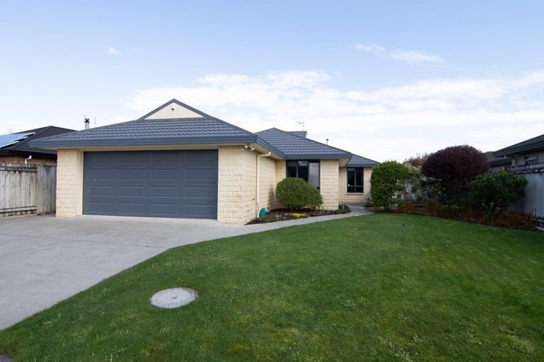 Photo of property in 12 Aspen Way, Kelvin Grove, Palmerston North, 4414