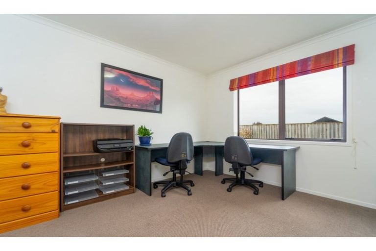 Photo of property in 27 Carrington Drive, Carterton, 5713