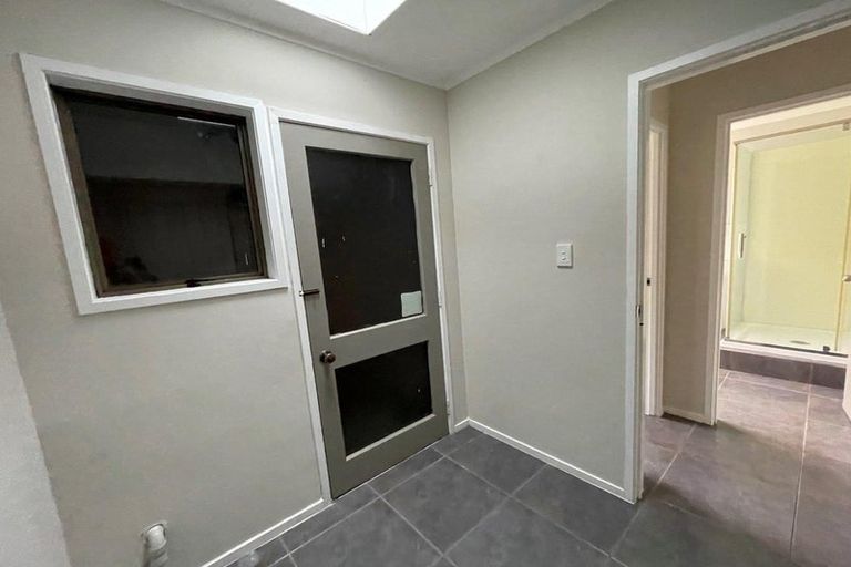 Photo of property in 24 Jillteresa Crescent, Half Moon Bay, Auckland, 2012