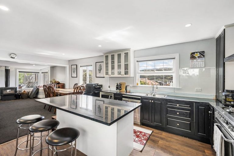 Photo of property in 8 Glendavar Street, Berhampore, Wellington, 6023