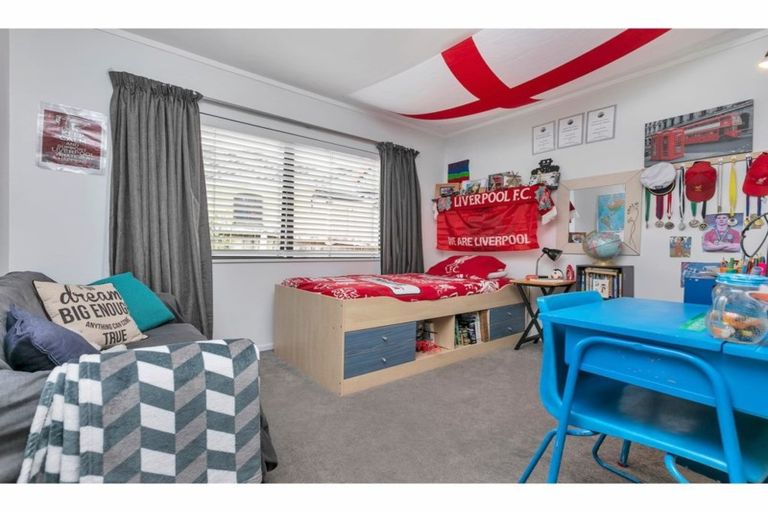 Photo of property in 1/38 Sailfish Drive, West Harbour, Auckland, 0618