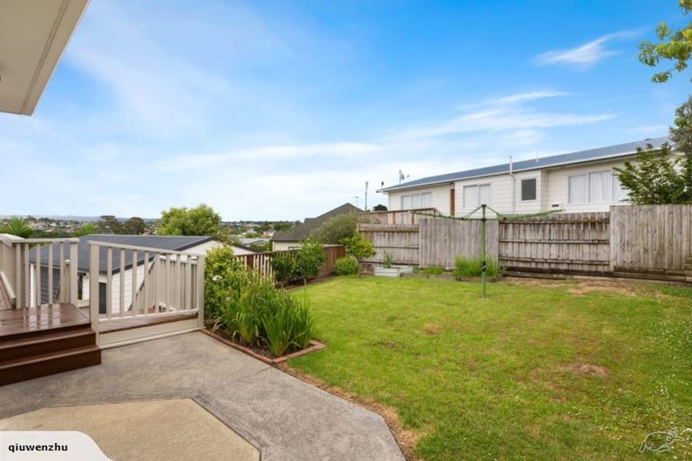Photo of property in 1 Rubens Lane, West Harbour, Auckland, 0618