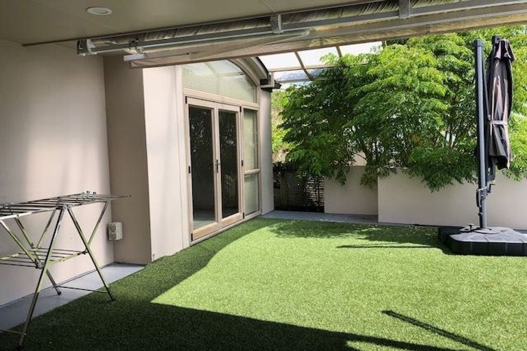 Photo of property in 30a Oakwood Grove, Eastern Beach, Auckland, 2012