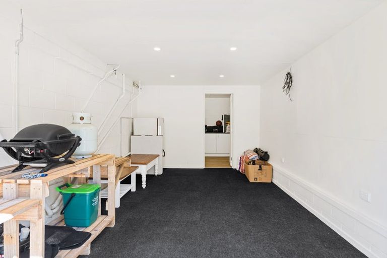 Photo of property in 2/12 Ellice Road, Totara Vale, Auckland, 0629
