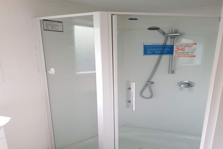 Photo of property in 23 Trias Road, Totara Vale, Auckland, 0629