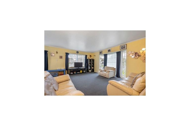 Photo of property in 1 Iris Place, Clendon Park, Auckland, 2103