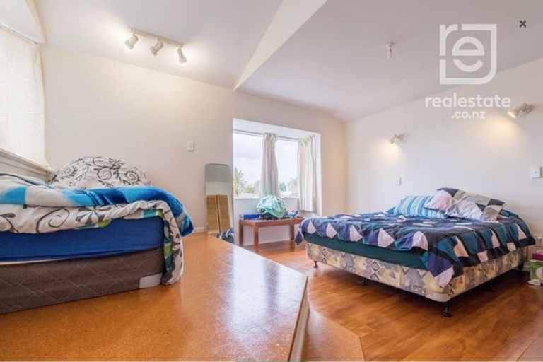 Photo of property in 26 Yeovil Road, Te Atatu Peninsula, Auckland, 0610