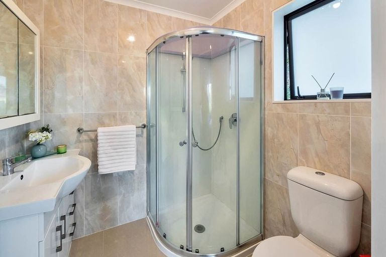 Photo of property in 23f Kamara Road, Glen Eden, Auckland, 0602