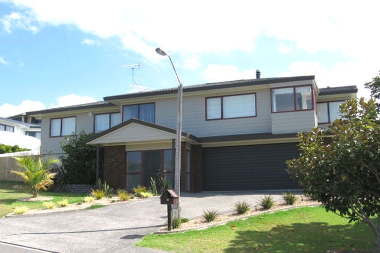 Photo of property in 15 Ballini Rise, West Harbour, Auckland, 0618